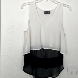Light weight color block sleeveless top